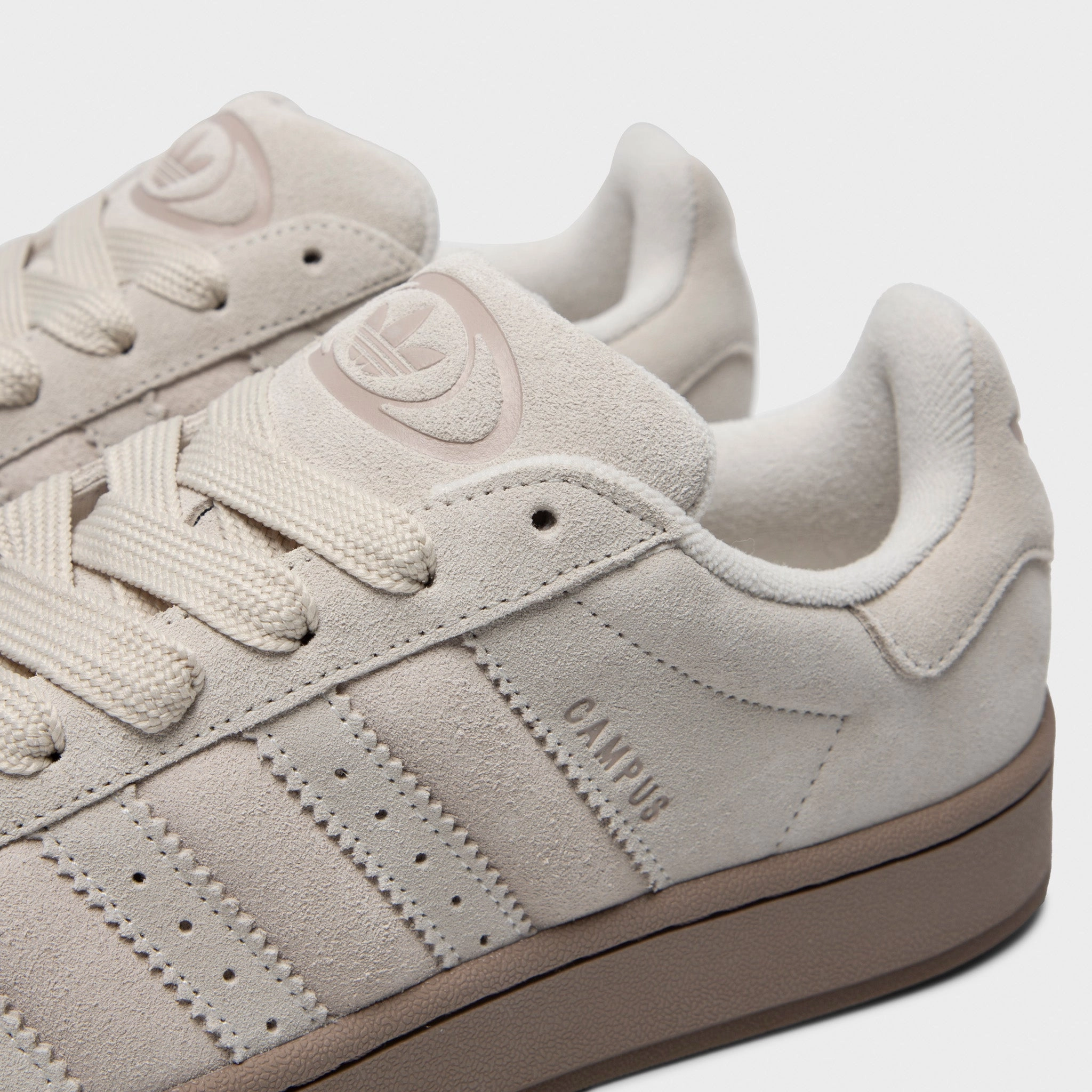 Balanced Drop Height adidas Campus 00s Off White / Aluminum