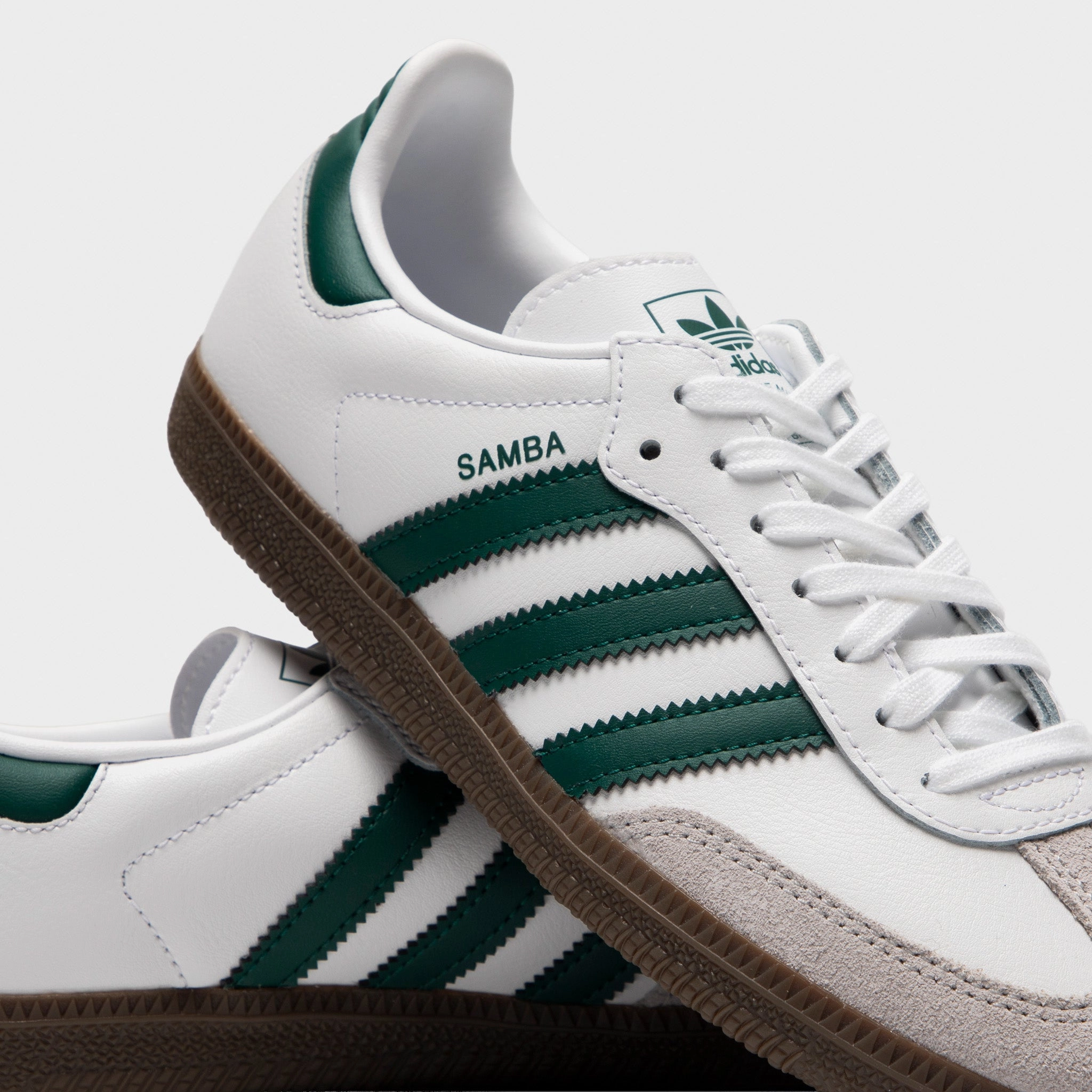 adidas Juniors' Samba OG White / Collegiate Green / Gum Weekend Trail Rolling Gait Design