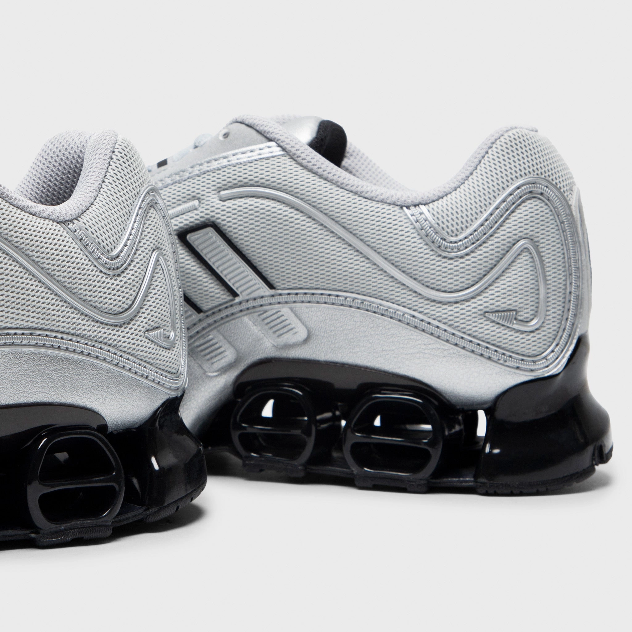 Seamless Knit Body Breathable Perforated Panels adidas Megaride 01 Silver / Black