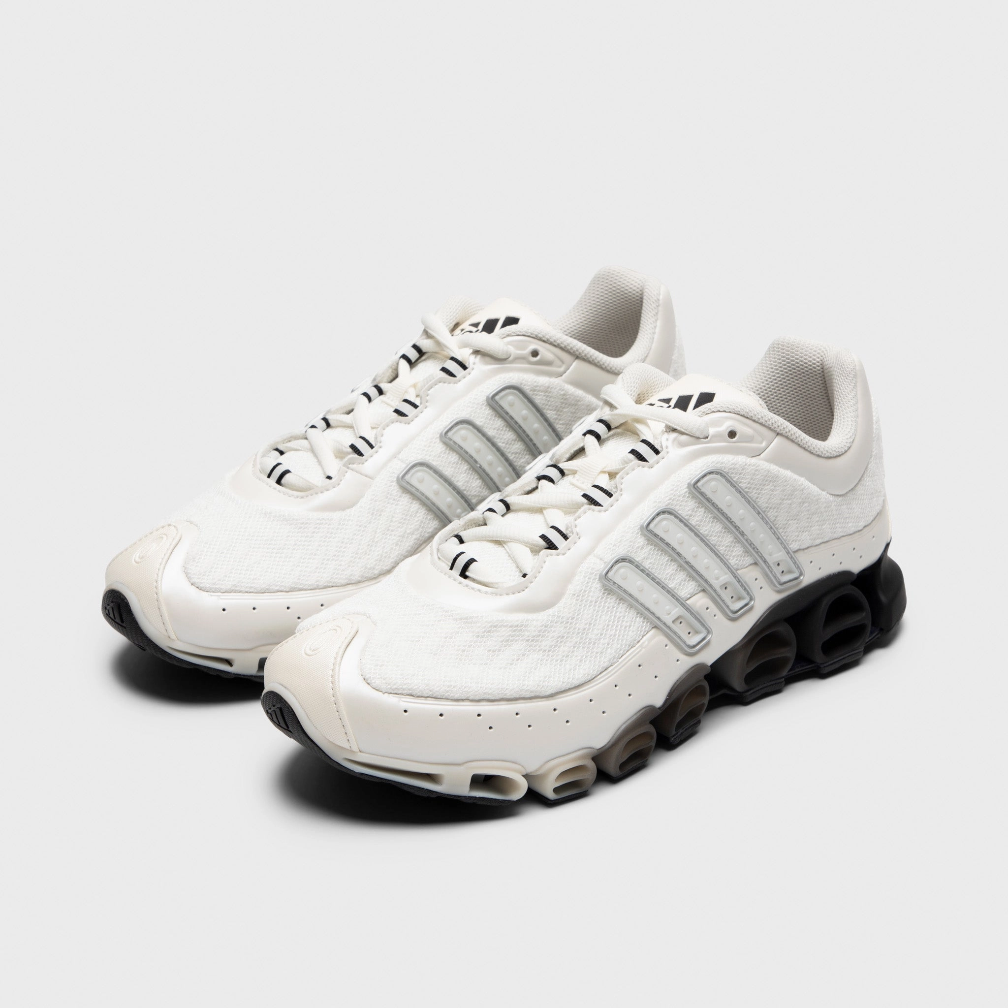 Anti Slip Rubber Outsole Smooth Zone adidas Megaride Zero Metallic Silver / Black