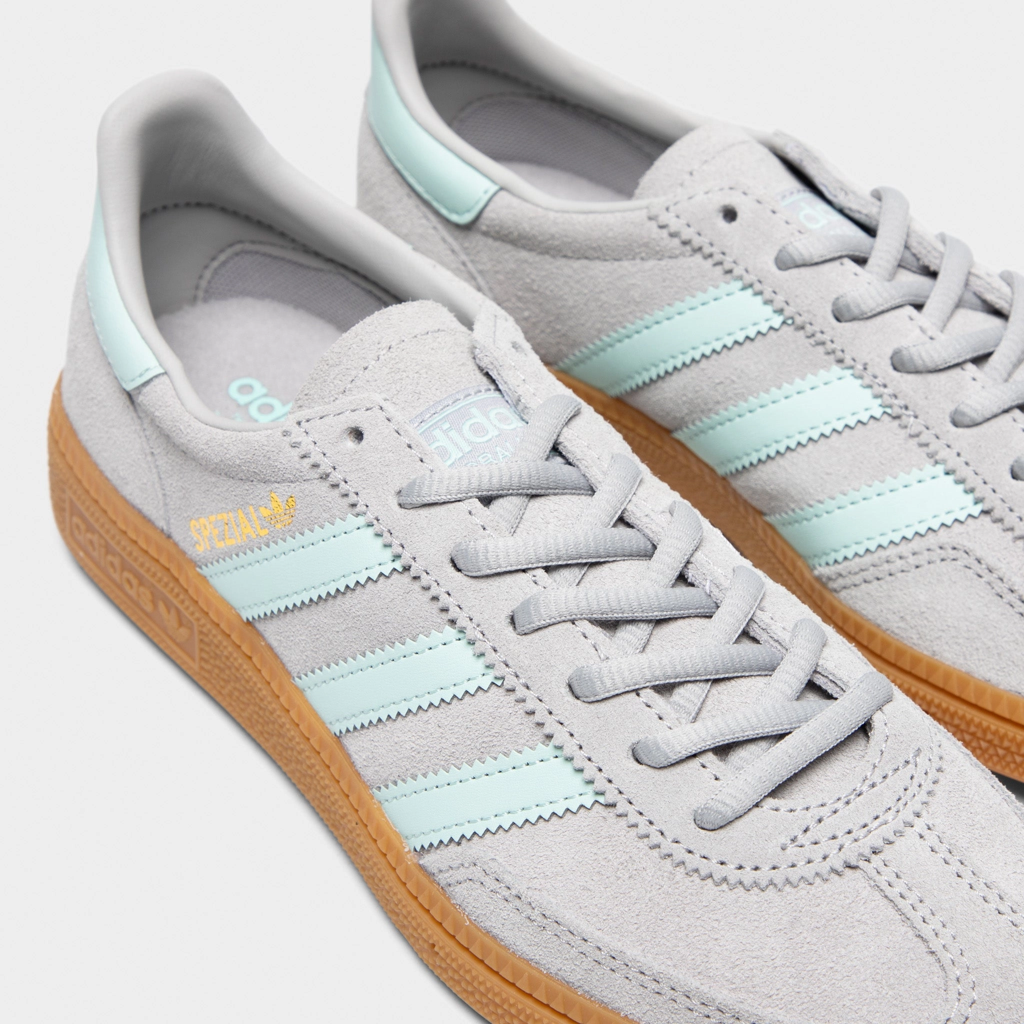 Airflow Mesh Panels Motion Ready adidas Originals Juniors' Handball Spezial J Grey / Halo Mint - Gum
