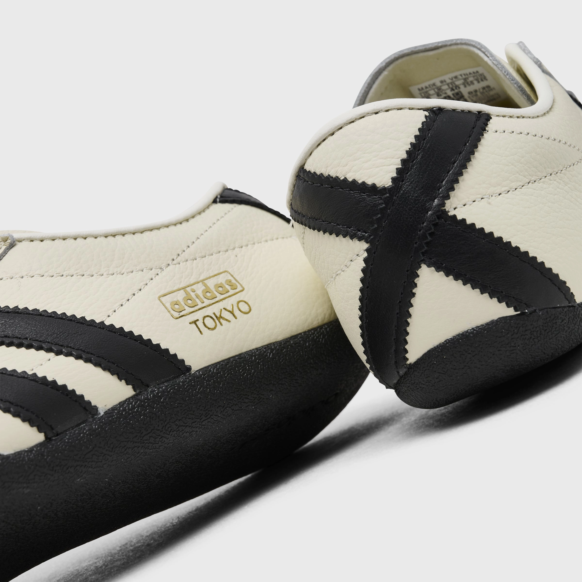 TPU plate adidas Originals Women's Tokyo Off White / Core Black - Gold