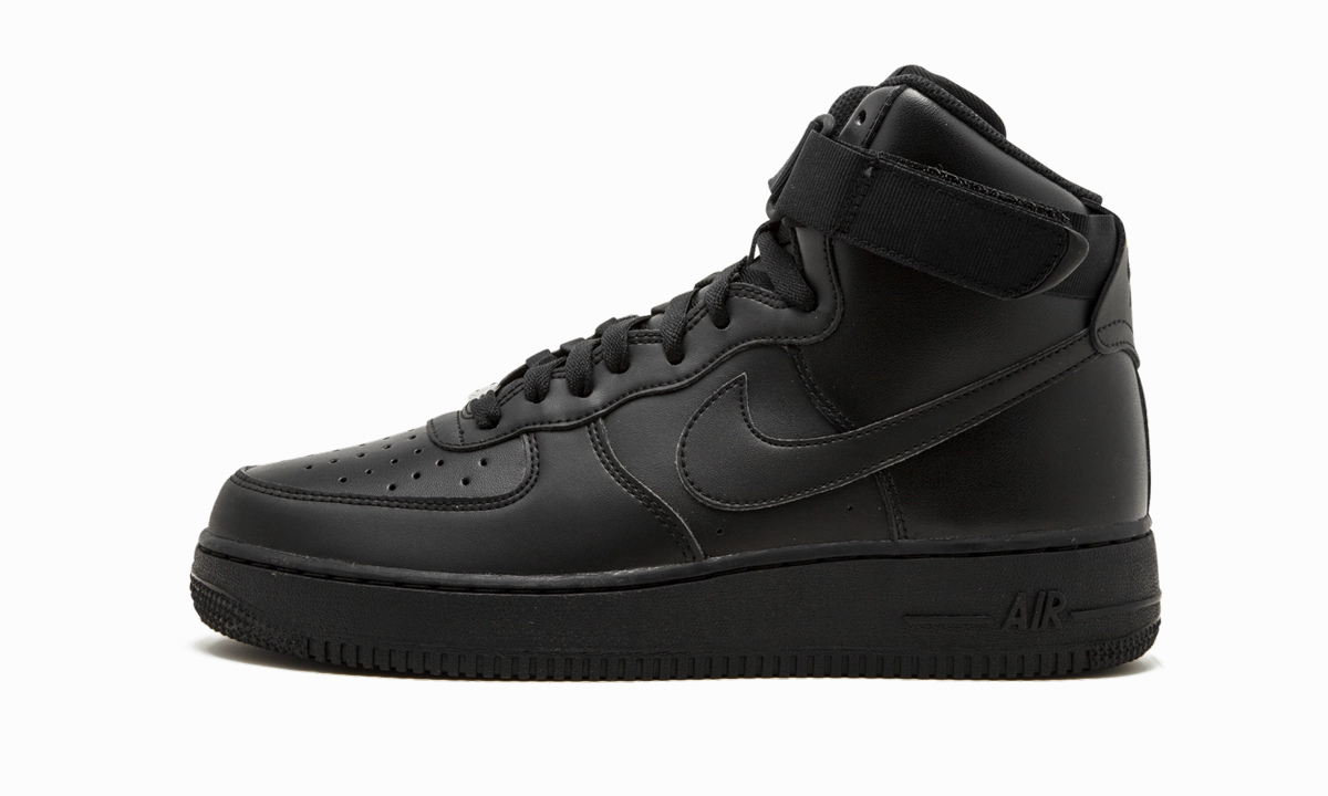 Classic Mood All weather Air Force 1 High '07 "Triple Black"