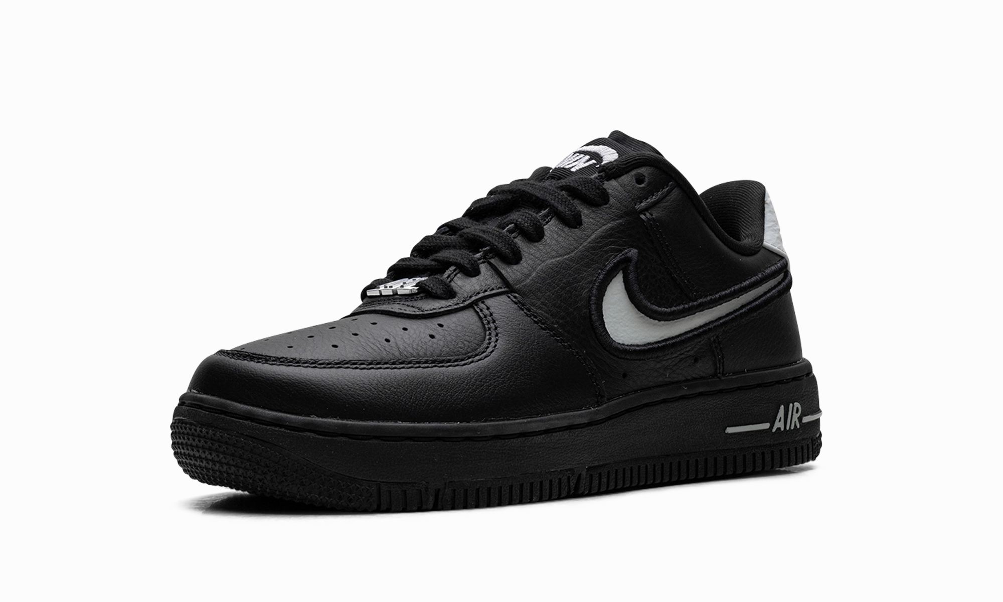 Air Force 1 Low WMNs "Dance Pack - Black Metallic Silver" Steady Pace