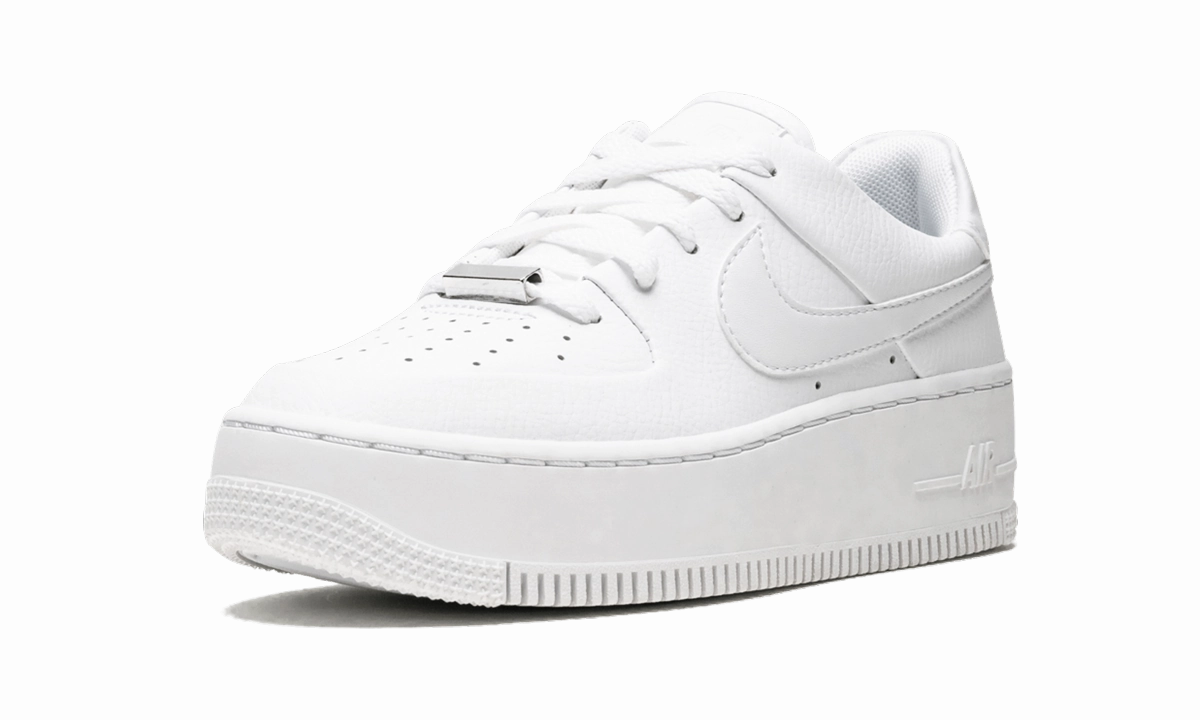 Versatile Upper AIR FORCE 1 SAGE LO MNS WMNS "Triple White"