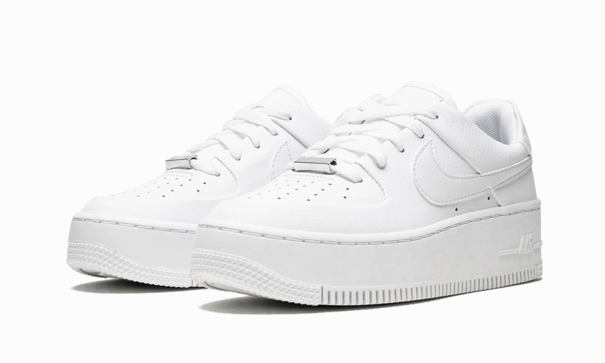 Ergonomic Shape AIR FORCE 1 SAGE LO MNS WMNS "Triple White"