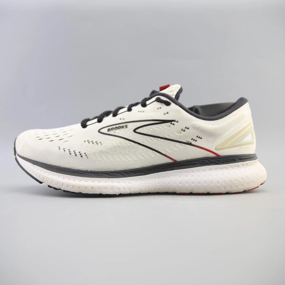 BROOKS GLYCERIN 19 running in morning outdoor trail running shoe usage