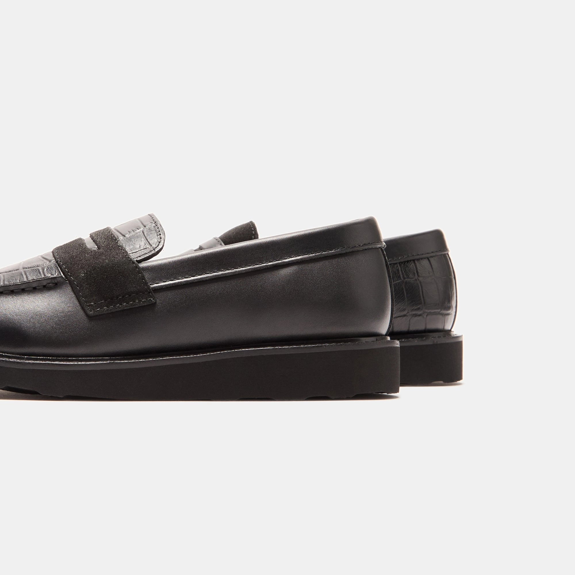 structured look Easy Transitions Caminando Loafer - Black / Black Croco