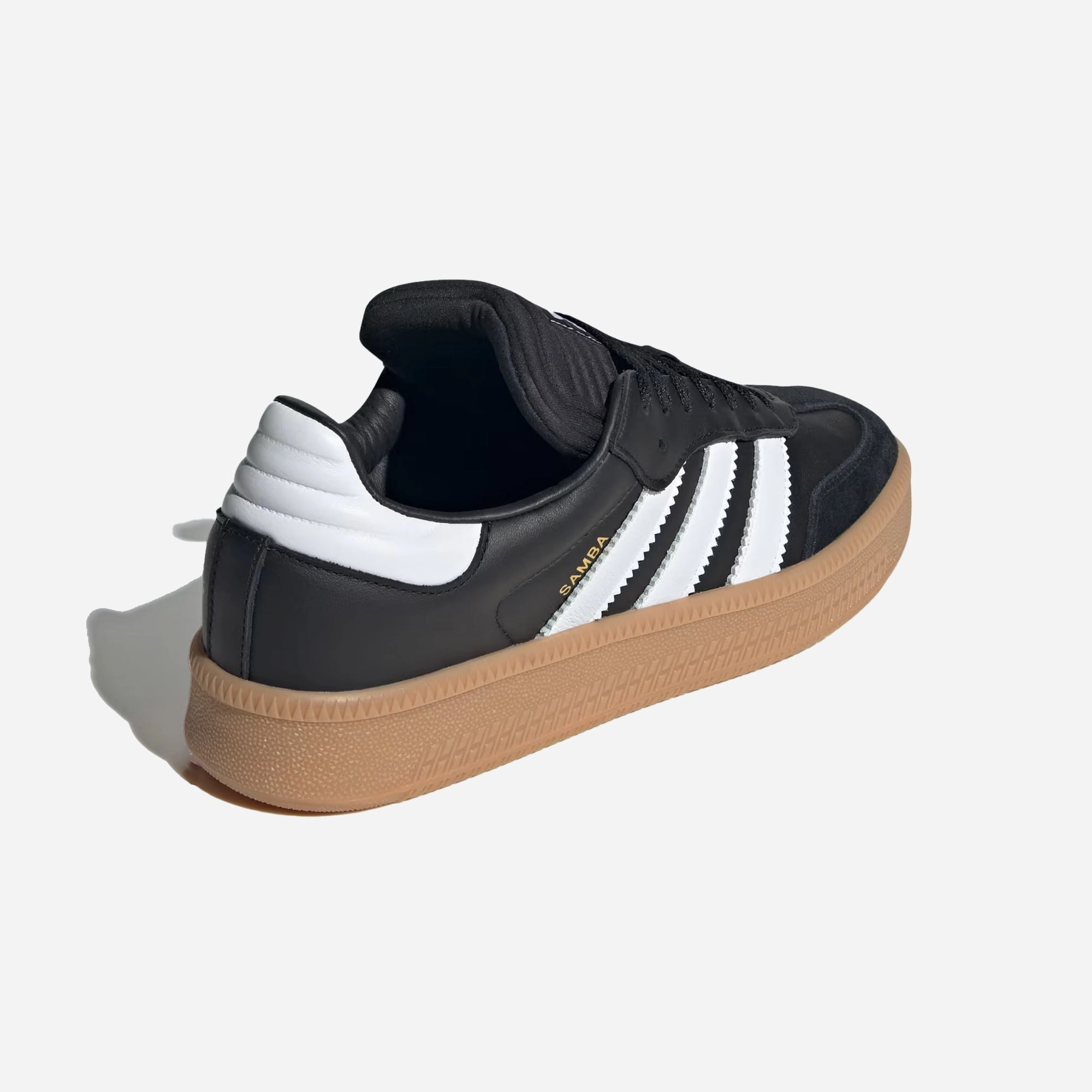ADIDAS ORIGINALS | SAMBA XLG { CORE BLACK/CLOUD WHITE/GUM Mid Top Design