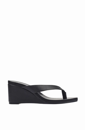 Sophisticated Look Polly Thong Wedges Black