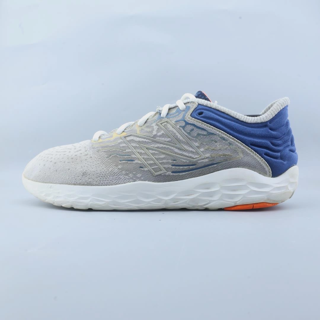 3D Heel Clutch System running in the snow shoes NEW BALANCE FRESH FOAM BEACON V3