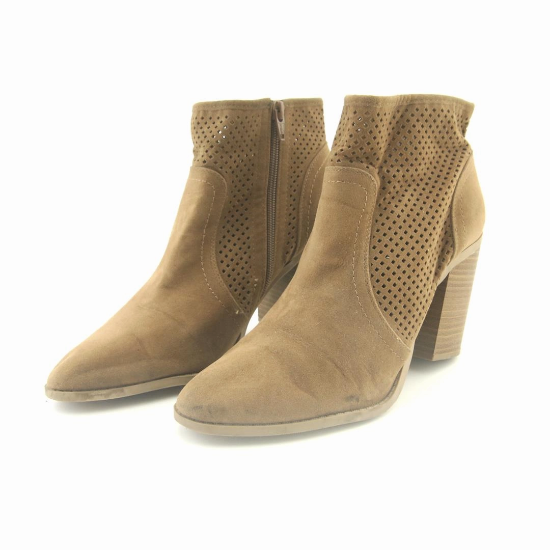 UNIVERSAL THREAD . Seamless Comfort Weather Resistant User