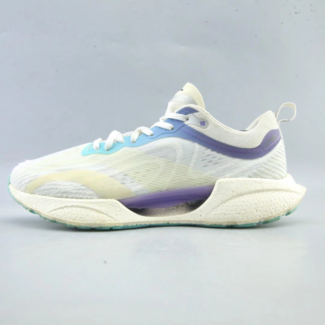 Visible in Dark LI-NING SUPER LIGHT 18