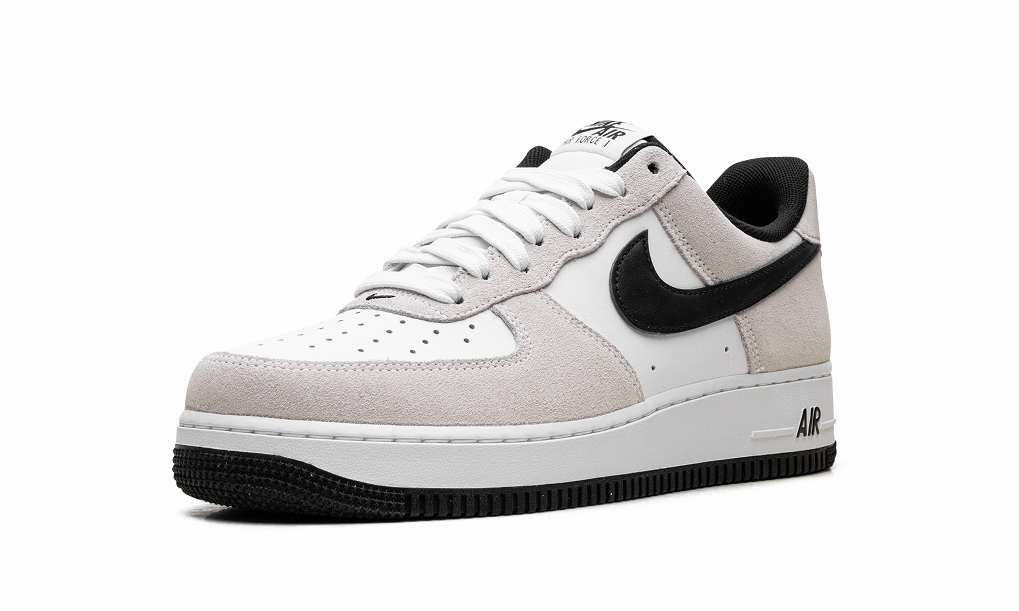 Street Pulse Stand Long Air Force 1 Low '07 LV8 "White Black"