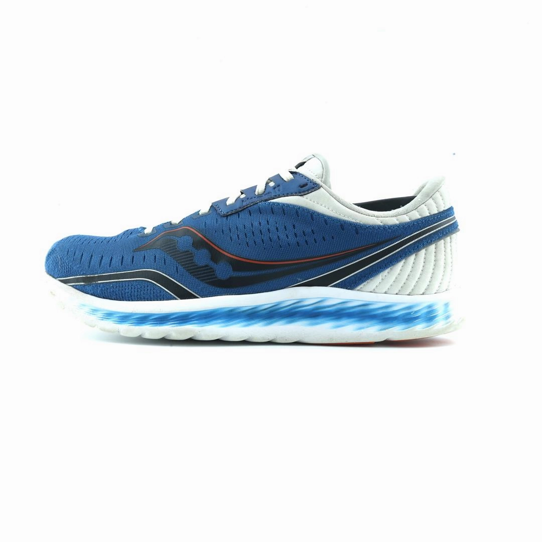 SAUCONY KINVARA 11 thin - sole shoes
