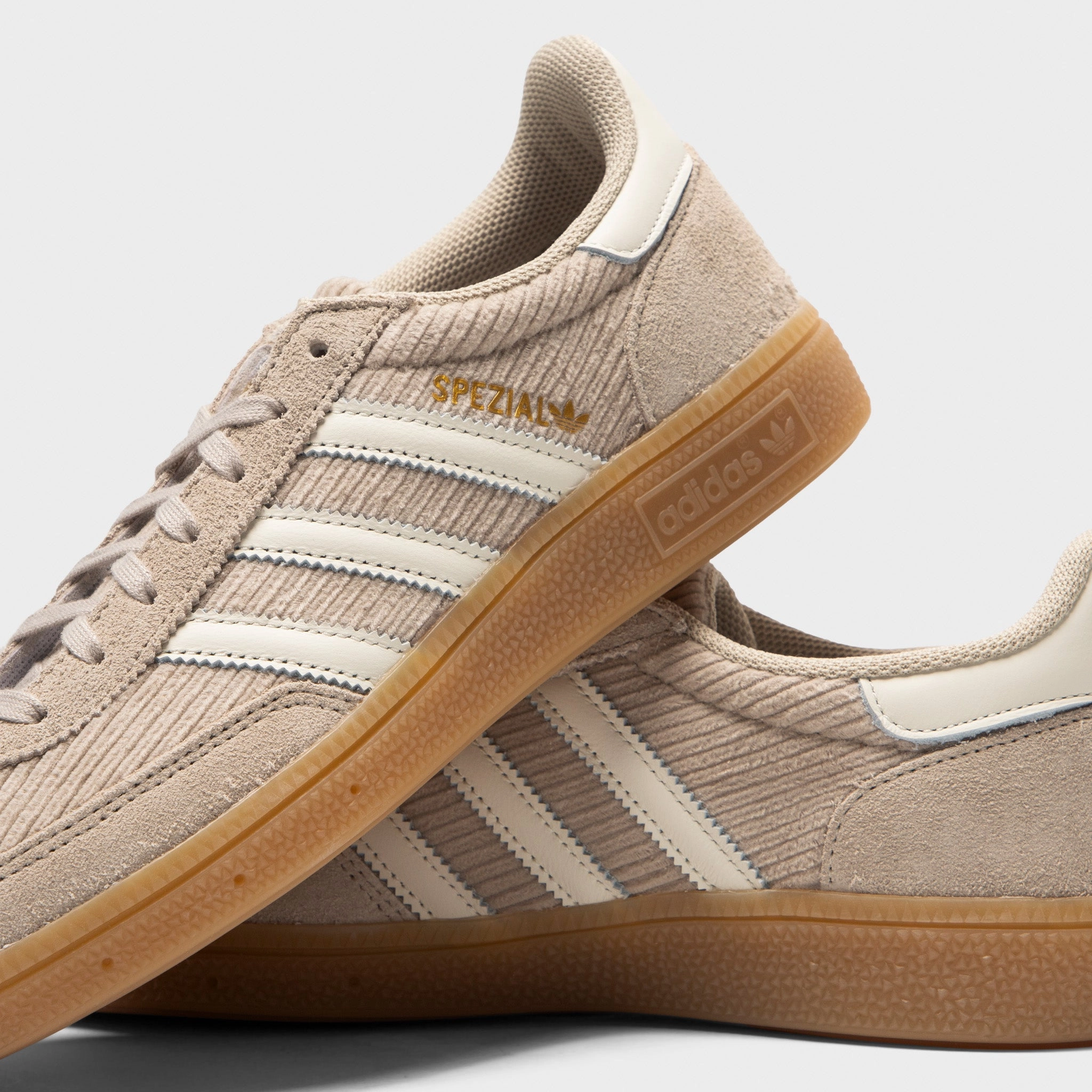 Well   Made Narrow Toe Box adidas Originals Women's Handball Spezial Wonder Beige / Off White - Gum