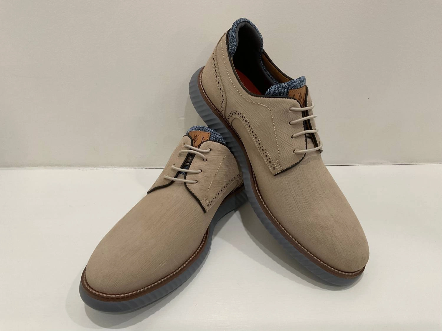 Stable Fit Busy Commuter Flexible Frame All Day Worker Men's Countryaire Suede Plain Toe Oxford In Bone
