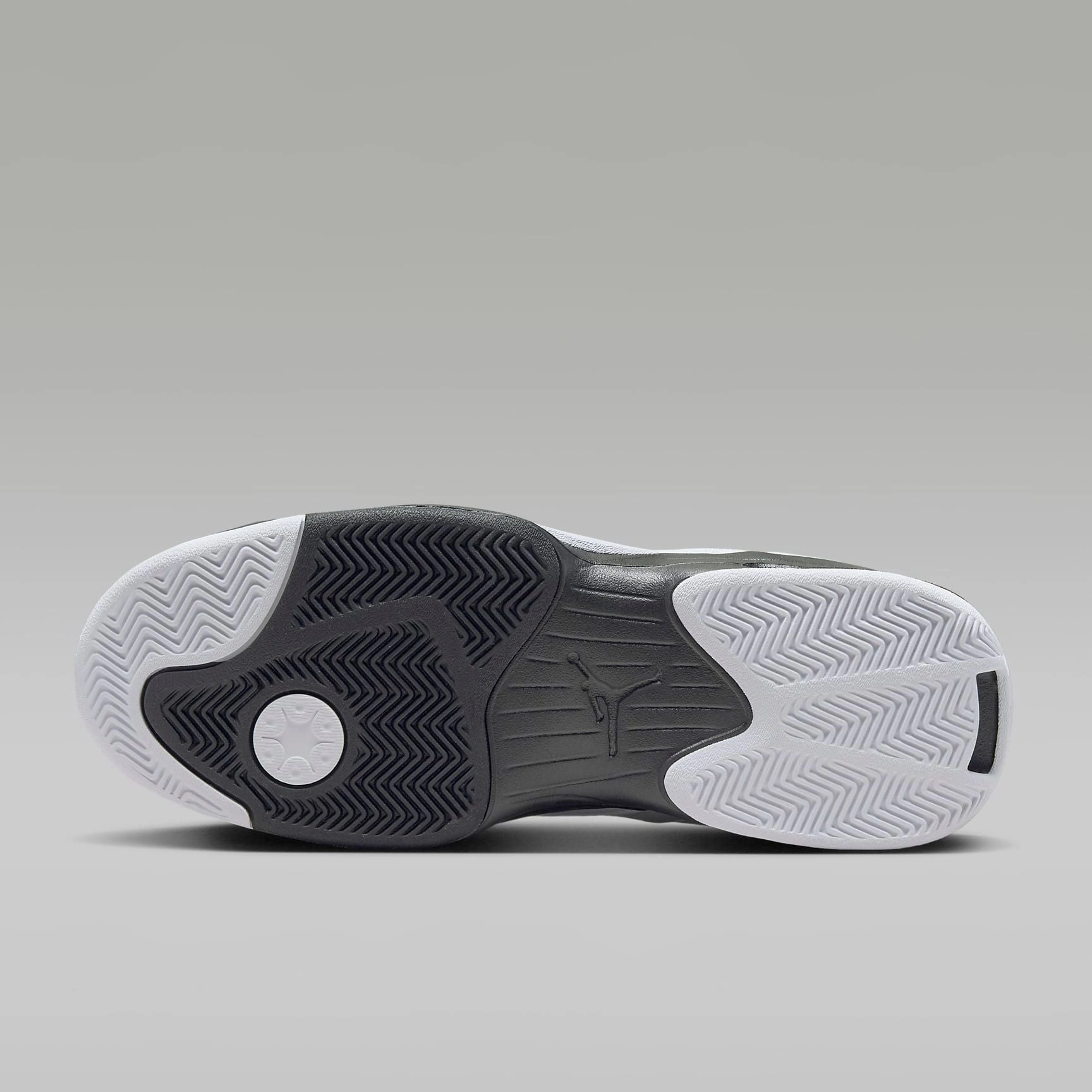 Nike Men's Jordan Max Aura 6 Shoes - White / Black / Metallic Gold Lightweight Responsive Cushioning Good elasticity