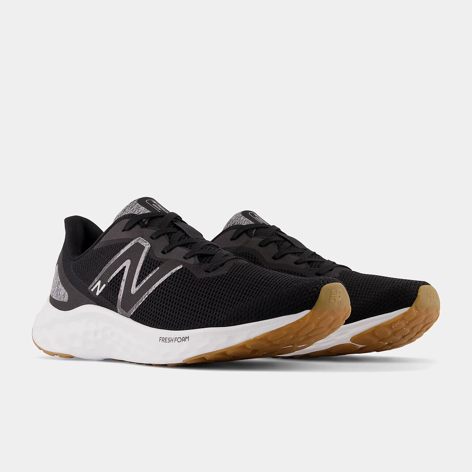 Sleek Shape New Balance Men's Fresh Foam Arishi v4 Shoes - Black / Silver Metallic / Gum