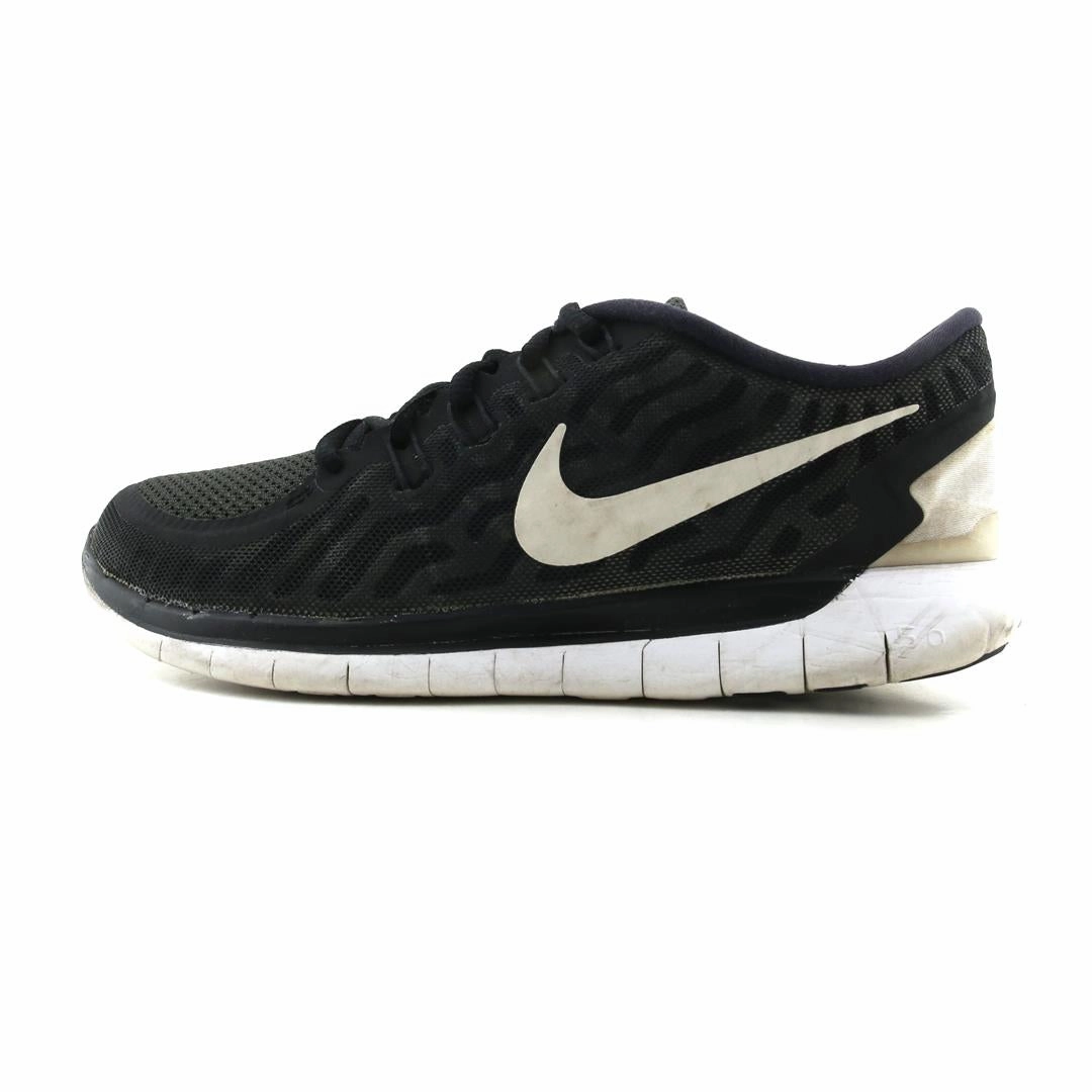 NIKE FREE 5.0 international - themed running gear