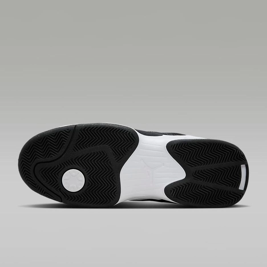 Maximum touch Adaptive Style Nike Men's Jordan Max Aura 6 Shoes - Black / White