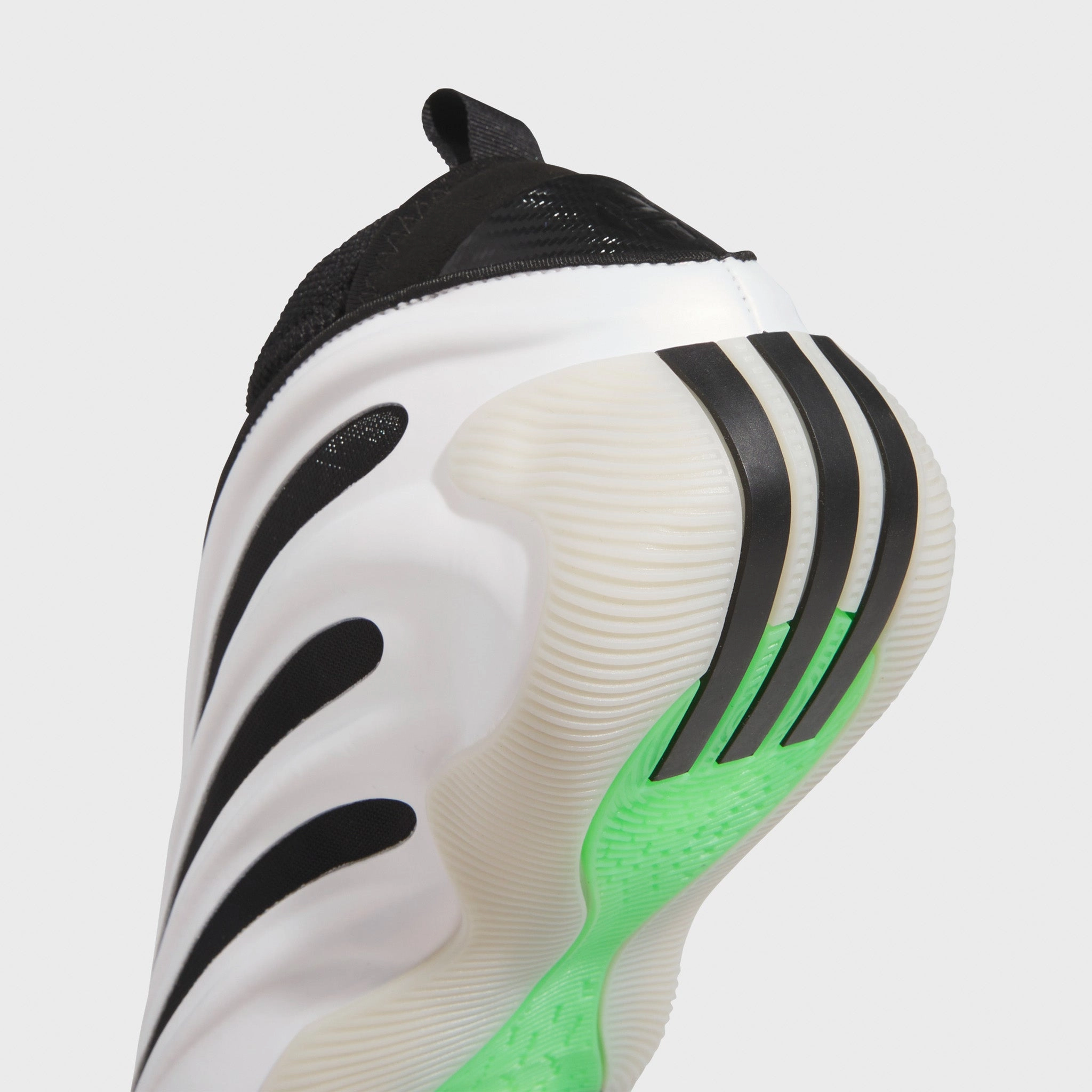 No Squeeze OrthoticFriendly adidas Harden Volume 9 Gold / Black