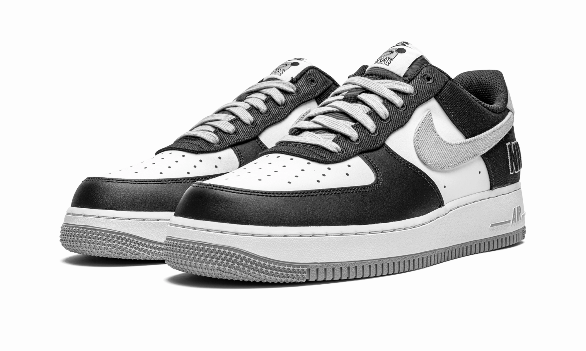 Air Force 1 '07 EMB Flat Form Outdoor Footwear