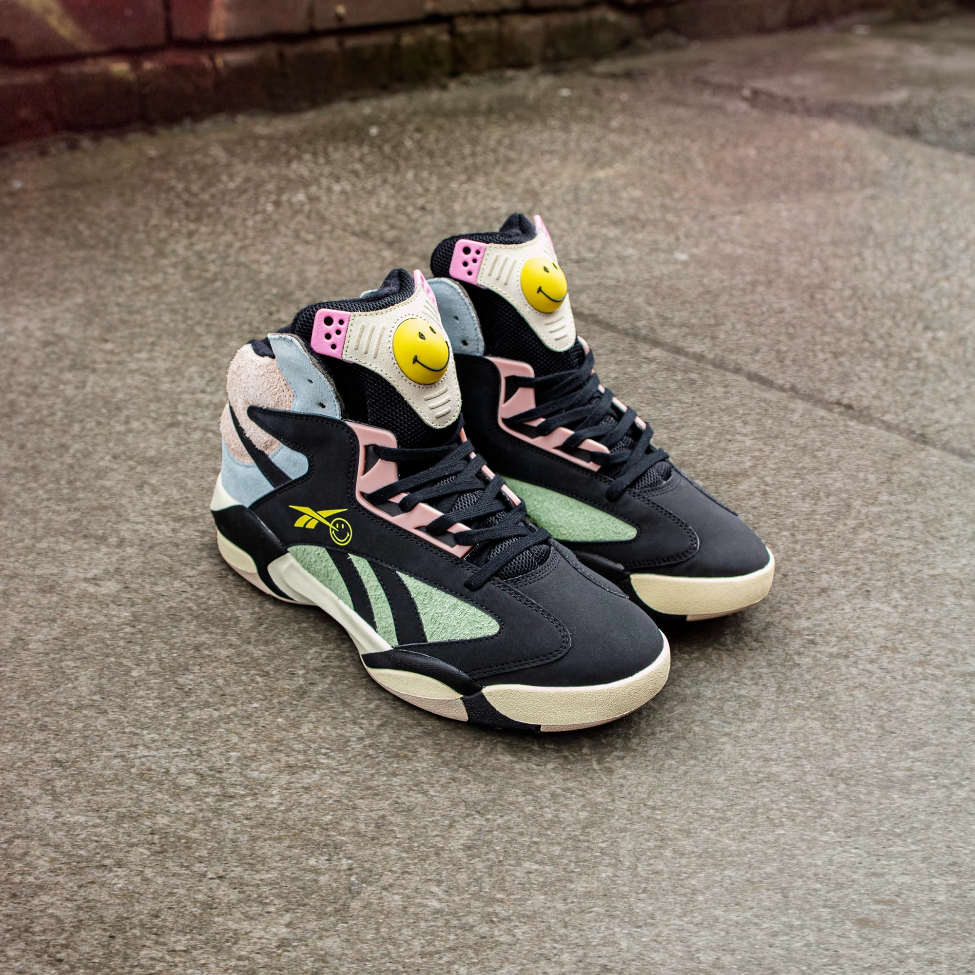 Reebok Men's Smiley Shaq Attaq Shoes - Core Black / Dreamy Blue / Stinger Yellow Cushion Feel Dynamic Fit System