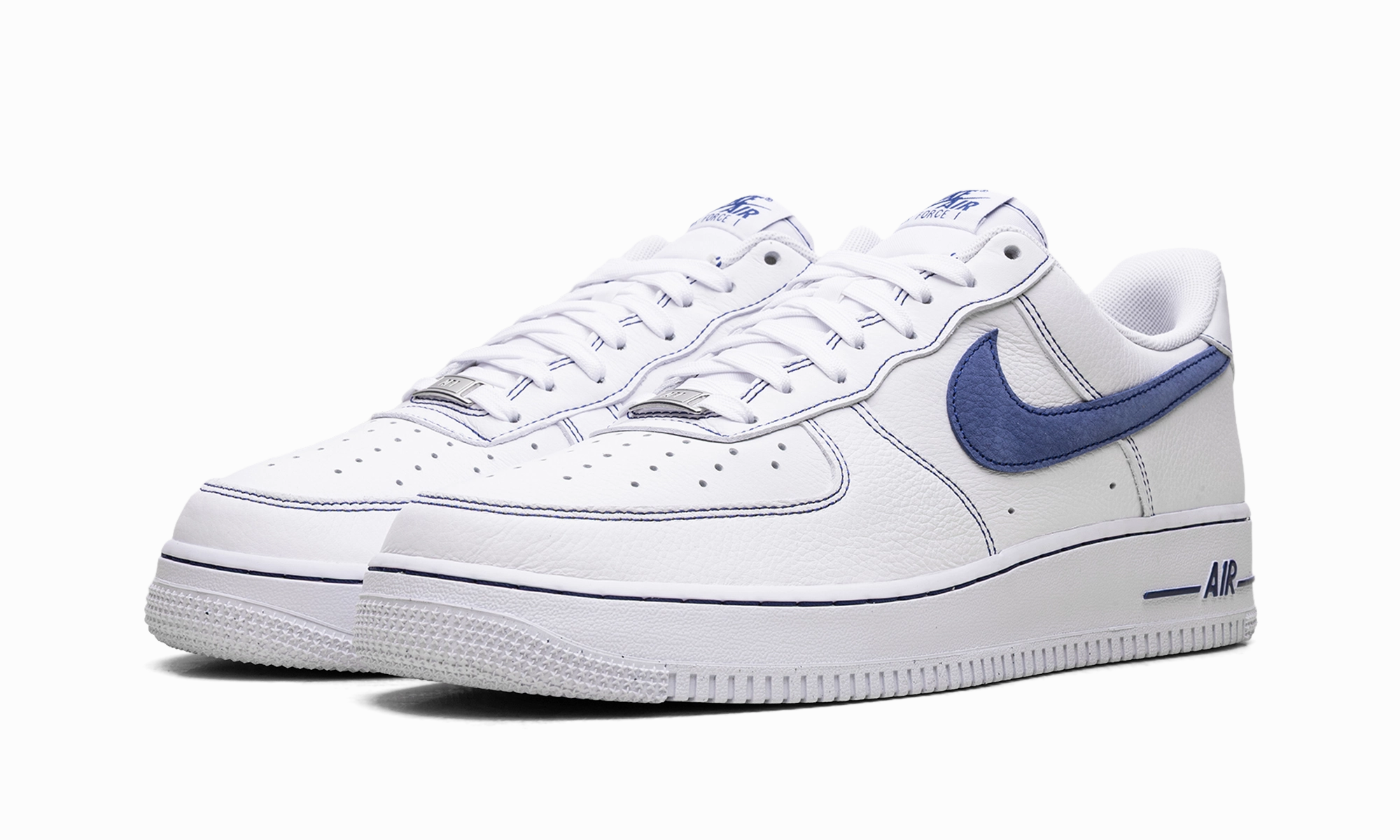 Air Force 1 '07 LV8 "White Deep Royal Contrast Stitch" Light Touch Steady Steps