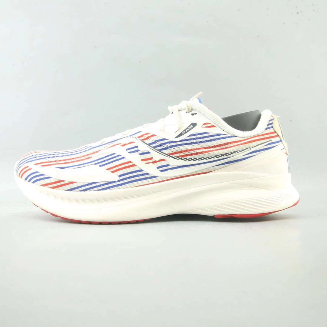 SAUCONY GUIDE 15 Aerodynamic Form Design Smooth Soles