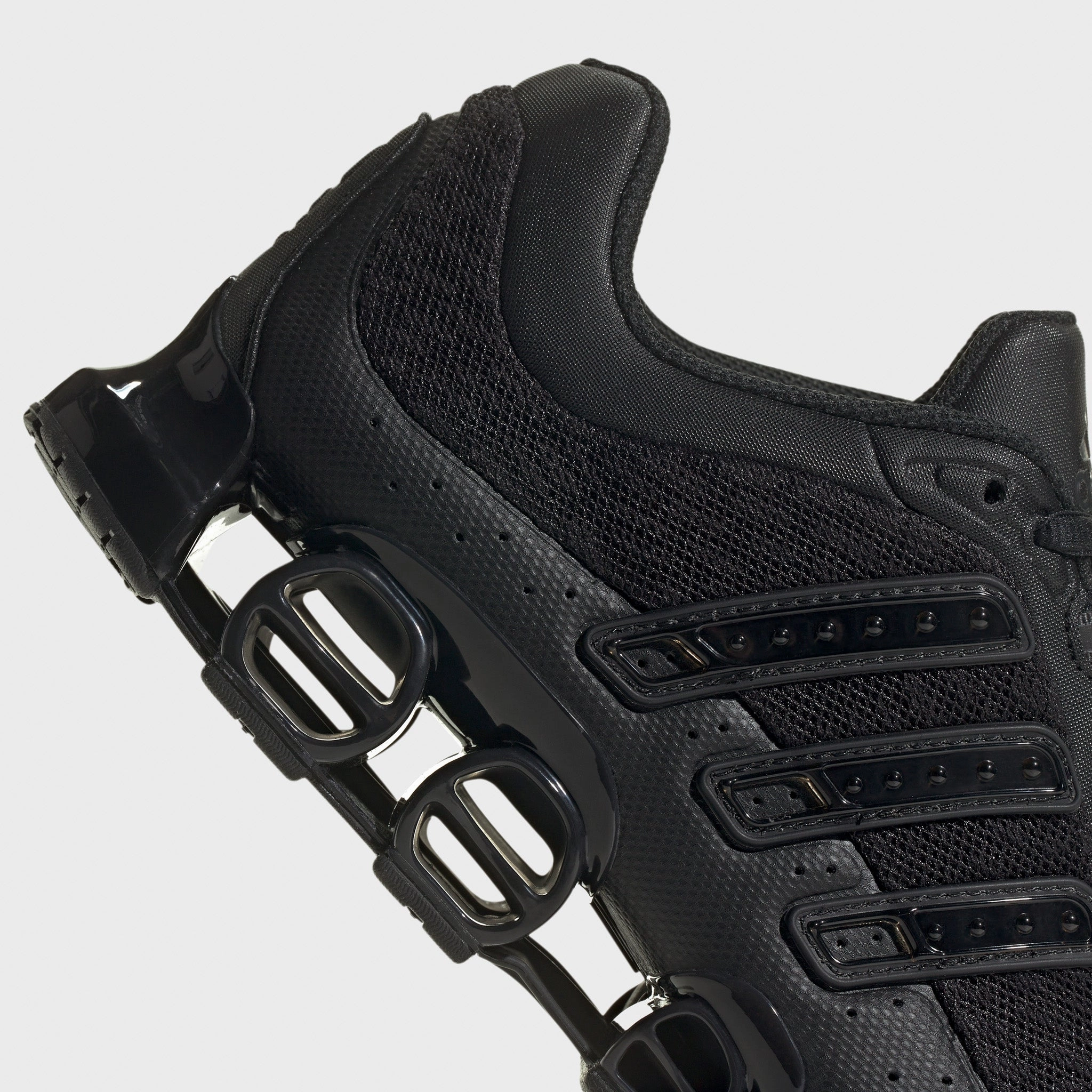 Dynamic Motion adidas Megaride Black / Black