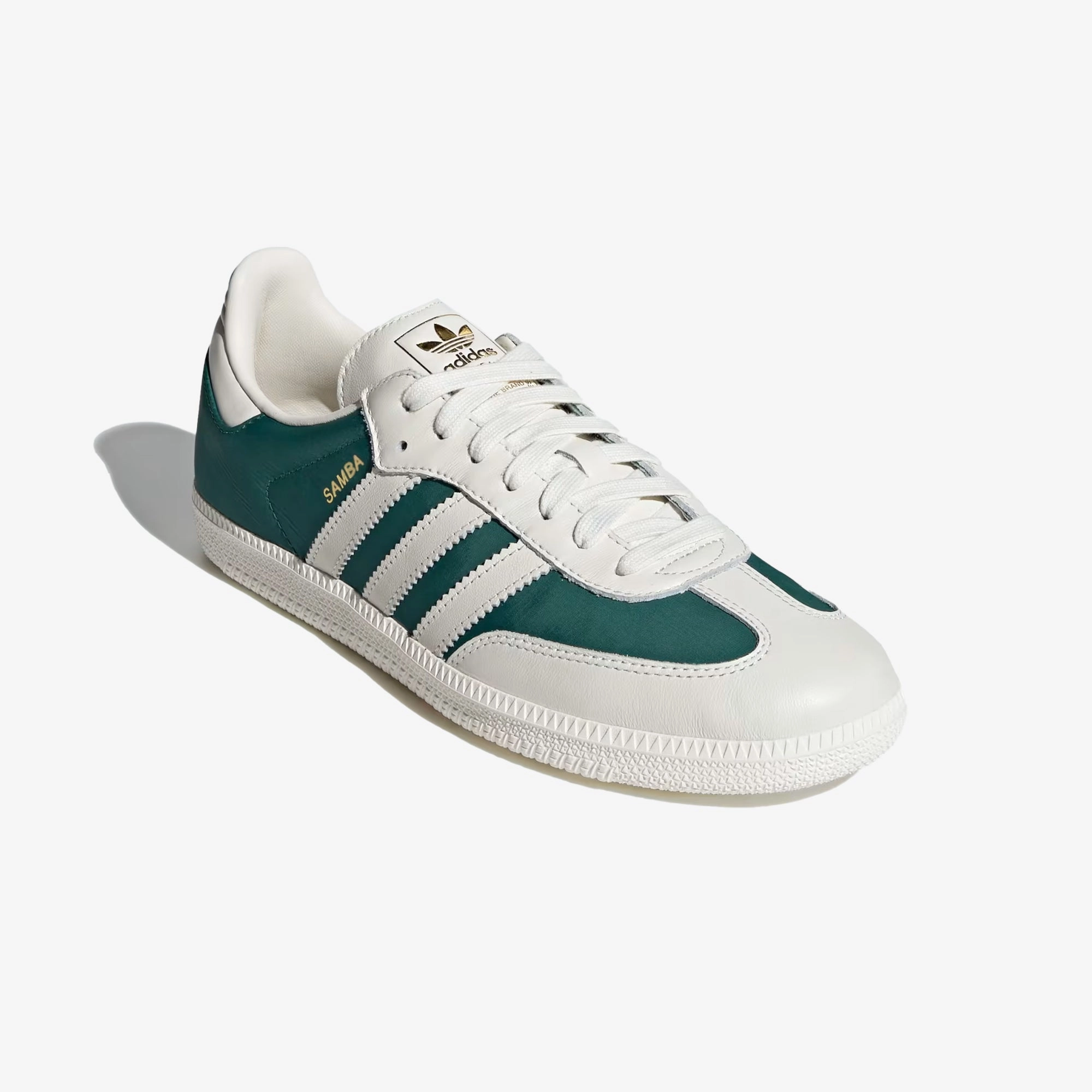 ADIDAS ORIGINALS | SAMBA OG { OFF WHITE/COLLEGIATE GREEN Durable Lace System Signature flexibility
