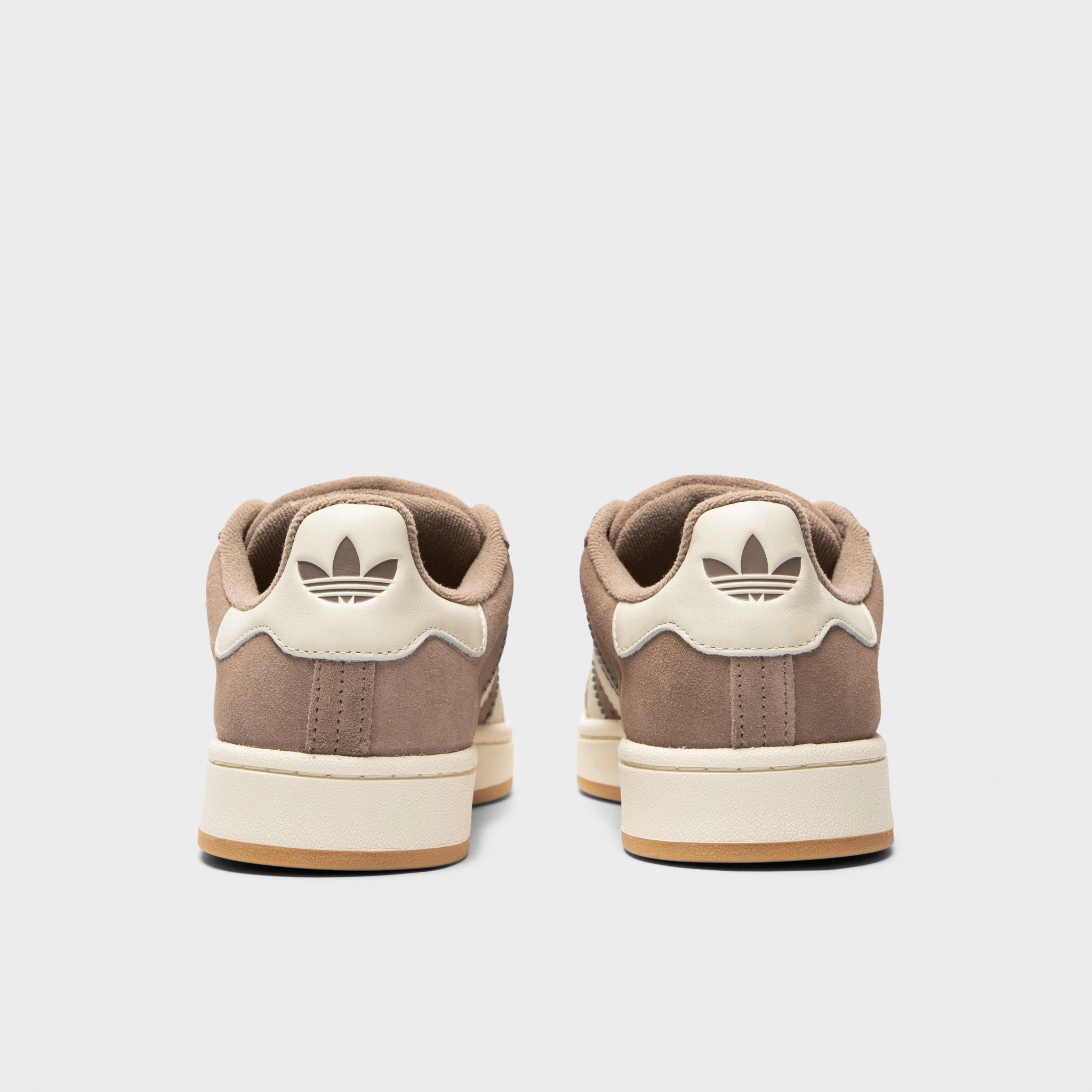 Comfort Fit Technology adidas Originals 00s Charcoal Brown / Off White - Gum