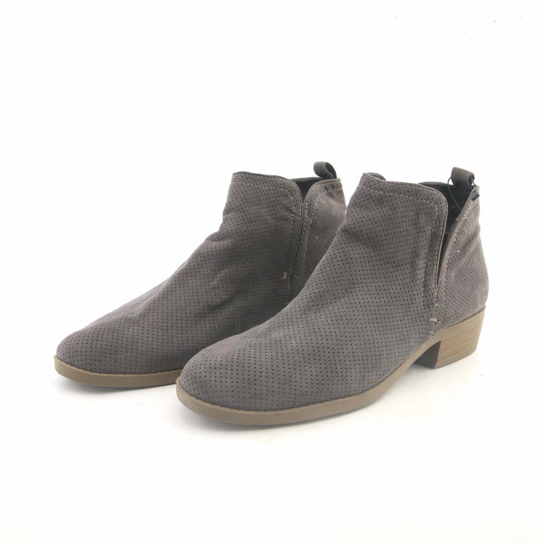 UNIVERSAL THREAD . Archaeologist Oil-Resistant