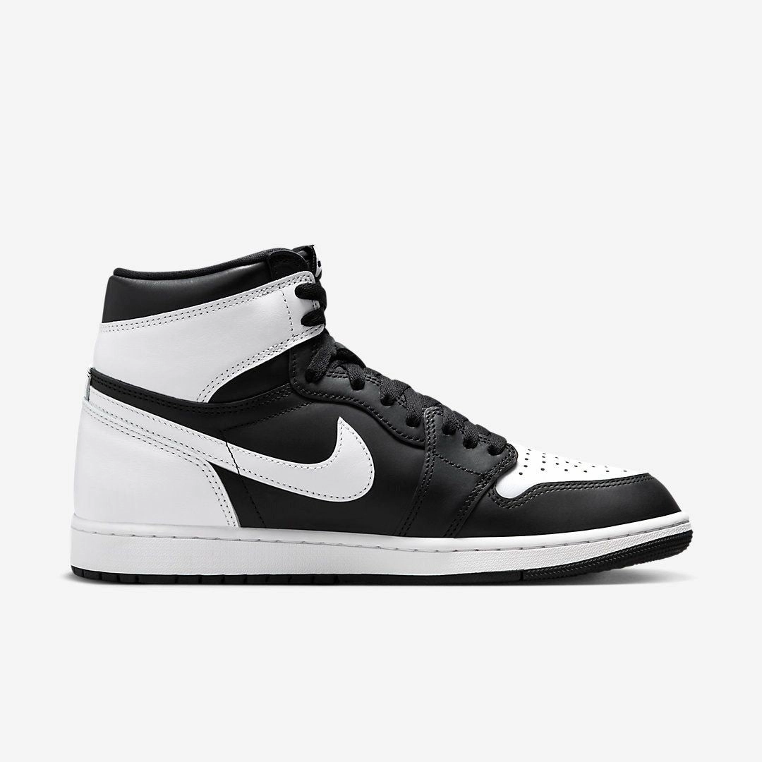 Nike Men's Air Jordan 1 Retro High OG Shoes - Black / White Active Motion