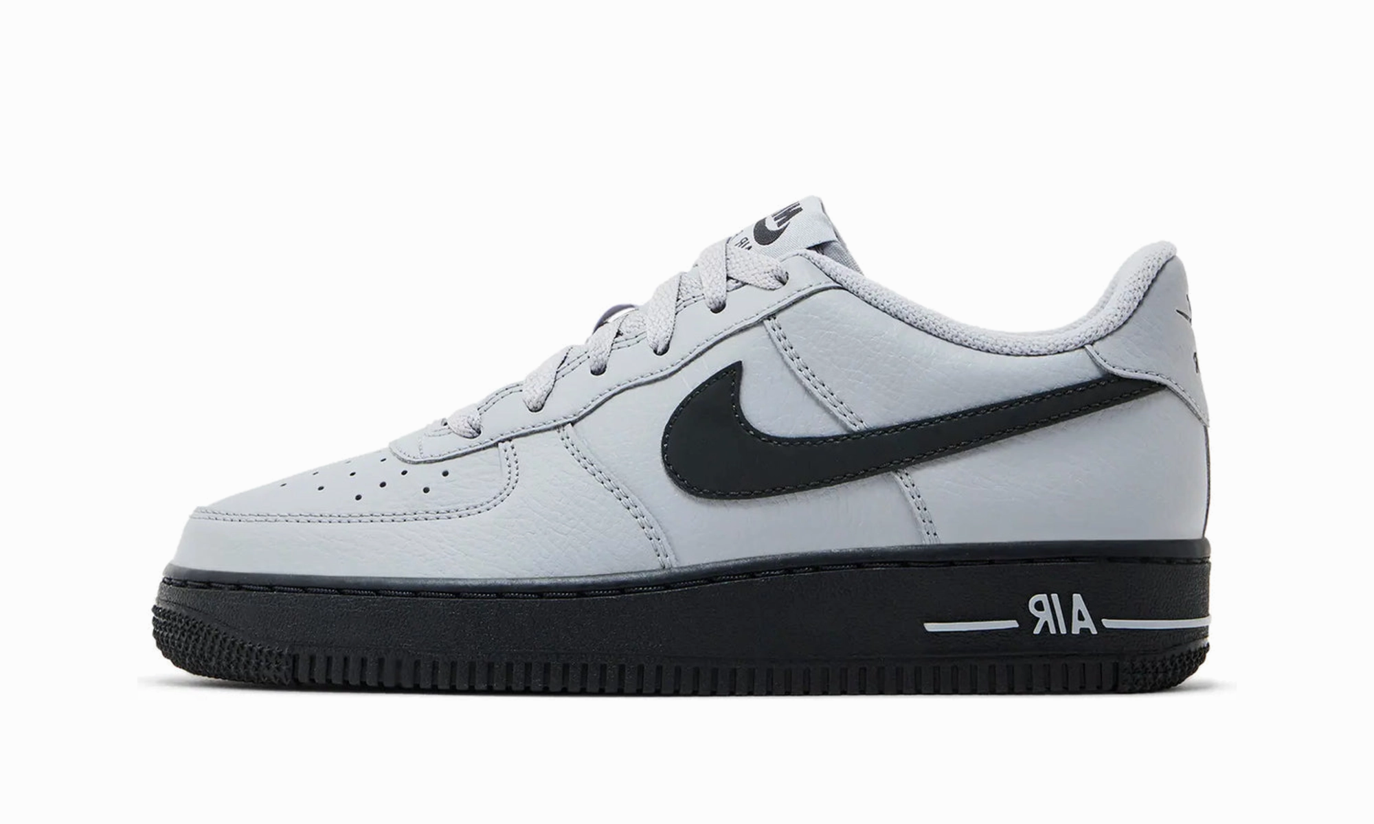 Air Force 1 Low GS "Smoke Grey" Hop Step