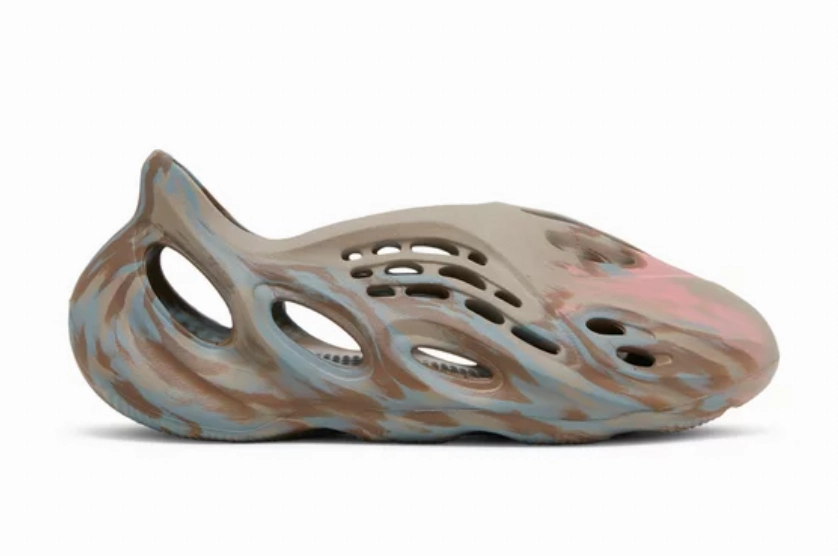 Comfort Upper Design Yeezy Foam Runner 'MX Sand Grey' - GY3969